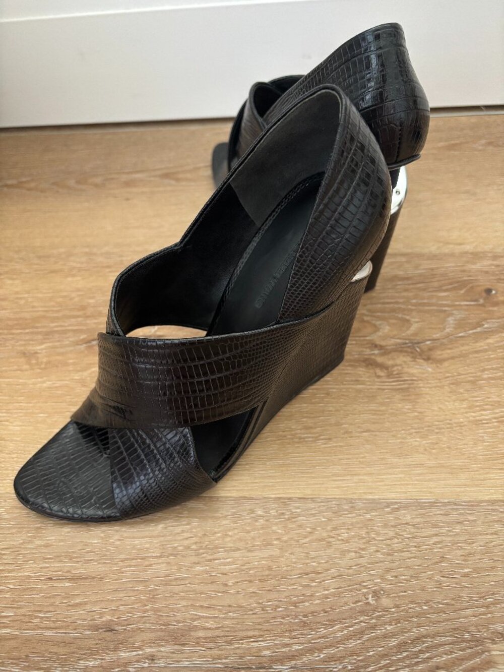 Embossed Alla Wedge Peep Toe Size 38